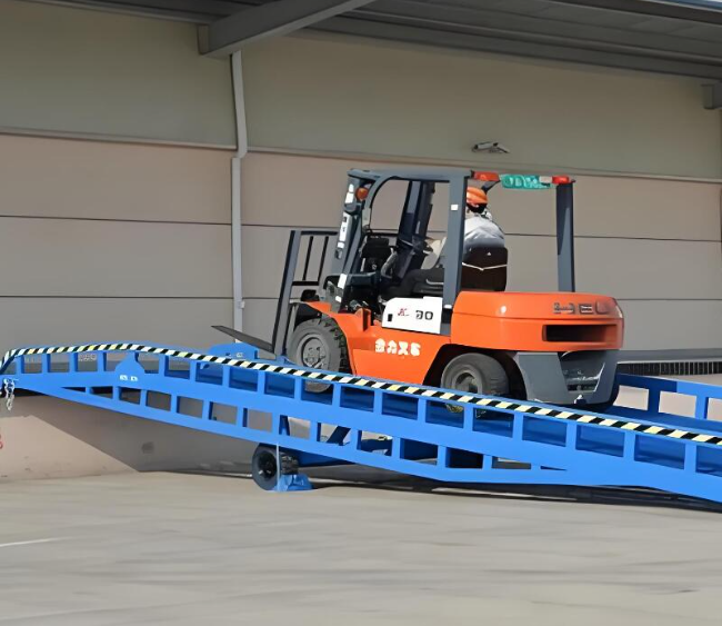 赤峰移动式卸货平台（叉车用）